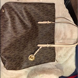 Michael Kors purse, used once. No scratches or damage. Like new.